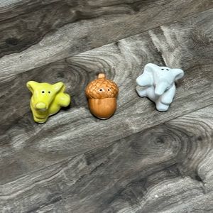 Elephants and Acorn Salt and pepper shakers lot of 3
